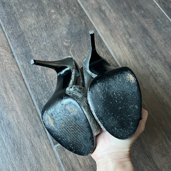 Carlos by Carlos Santana silver heels! - Picture 2 of 6